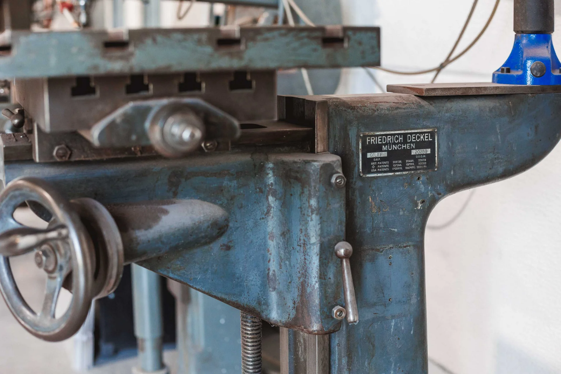 Alte Friedrich Deckel Fräsmaschine bei der Schilderfabrik Henss in Unnau